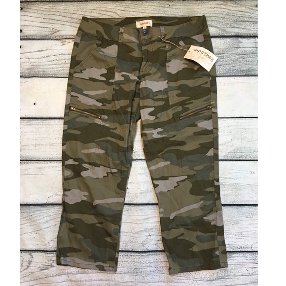 Rewind Pants - NWT Rewind juniors camo cropped pants size 11